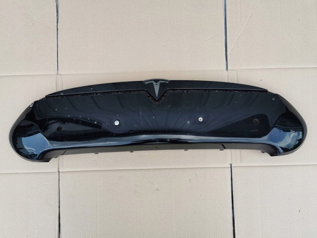 101741500D TESLA Молдинг решетки бампера переднего верхний купить в Харьков