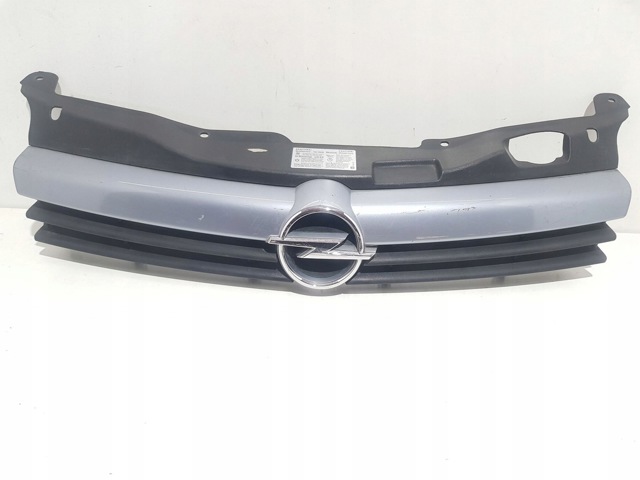 Решетка радиатора Opel Astra G