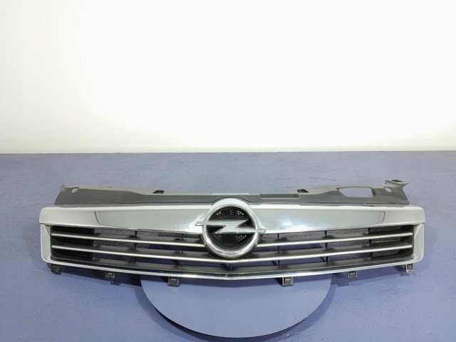OPEL 13225775 Решетка радиатора в наличии Черкассы