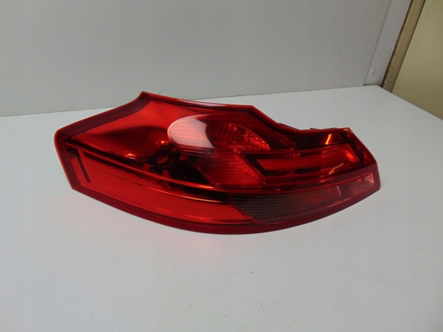 Фонарь задний левый 13226856 OPEL