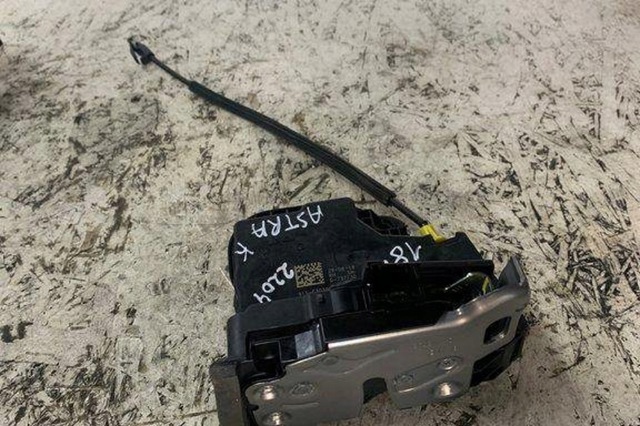 Замок задней правой двери  13598385 OPEL