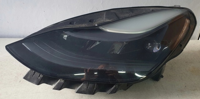 Фара 151495200C TESLA