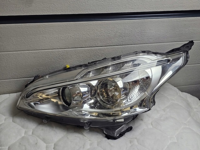 1609697180 PEUGEOT Левая фара купить в Черкассы