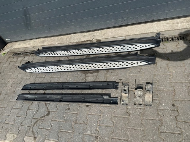 MERCEDES A1646901675 Накладка подножки в наличии Сумы