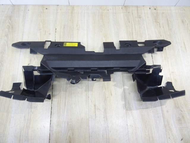 Кронштейн радиатора нижний 1668136010 TOYOTA