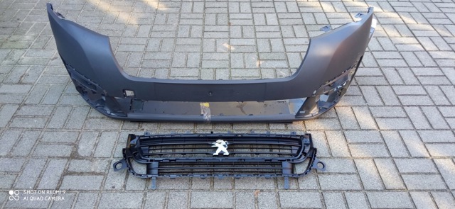 16800261XT PEUGEOT Решетка радиатора купить в Житомир