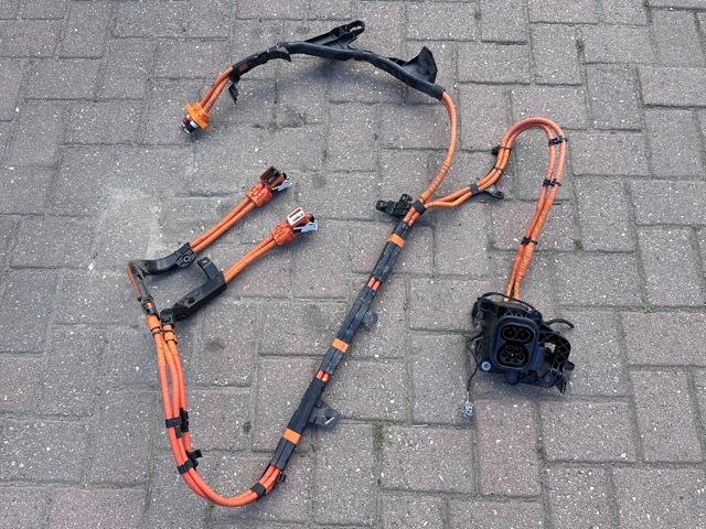 VAG 1N3915563A Порт зарядки в наличии Ровно