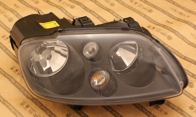 1T0941006P VAG Правая фара купить в Чернигов
