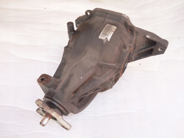 2043510308 MERCEDES Крышка редуктора заднего купить в Тернополь