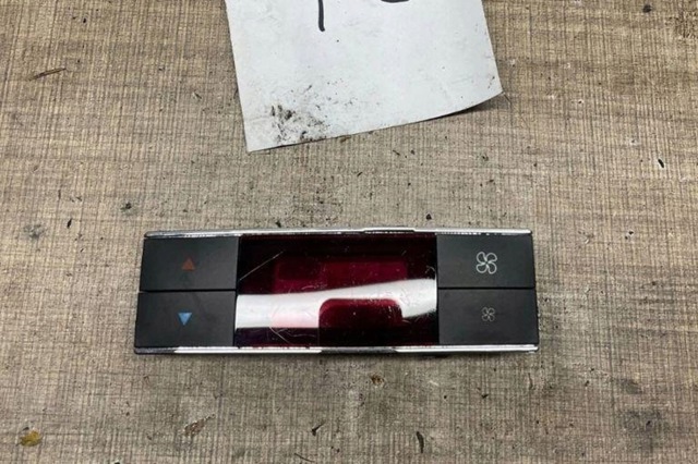 MERCEDES 2048301490 Блок управления кондиционером в наличии Полтава