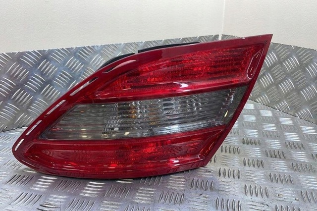 MERCEDES A2049068602 Фонарь задний правый в наличии Ирпень