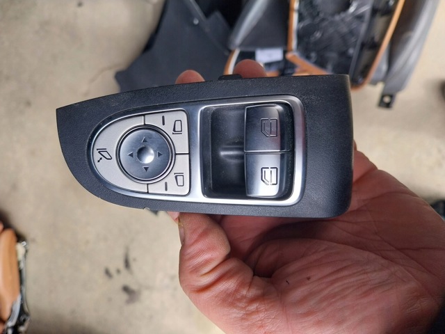 MERCEDES A20590570119051 Кнопочный блок управления стеклоподъемником передний левый в наличии Черкассы