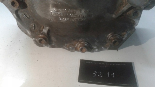 MERCEDES 2103511808 Крышка редуктора заднего в наличии Житомир