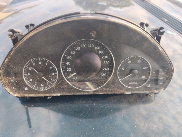 MERCEDES 2115405611 Панель приборов в наличии Чернигов