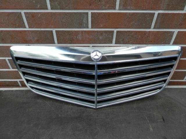MERCEDES 2118801783 Решетка радиатора в наличии Харьков