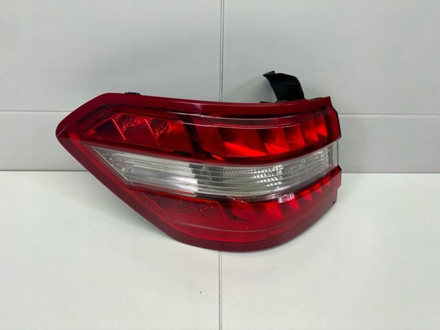 MERCEDES A2128203864 Фонарь задний правый внешний в наличии Ровно