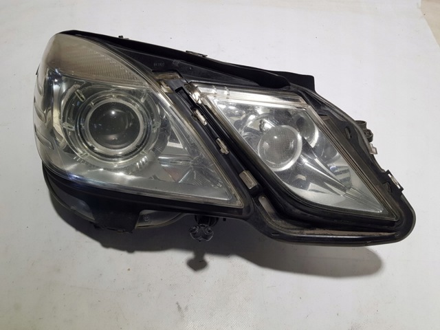 MERCEDES 2128204161 Фара правая в наличии Тернополь