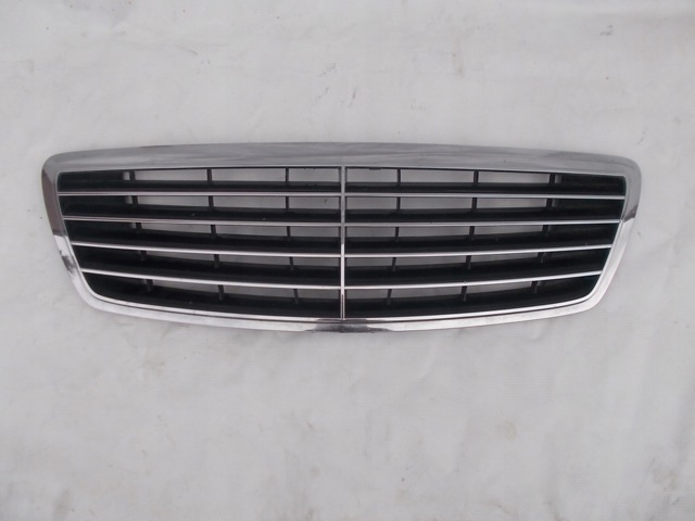 Облицовка радиатора 2208800583 MERCEDES
