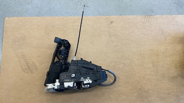MERCEDES A2217207535 Замок водительской двери в наличии Запорожье
