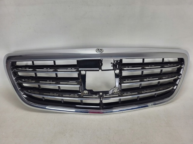 Решетка радиатора 2228802500 MERCEDES
