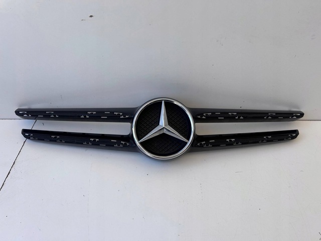 MERCEDES A2468880173 Накладка (рамка) решетки радиатора в наличии Днепр