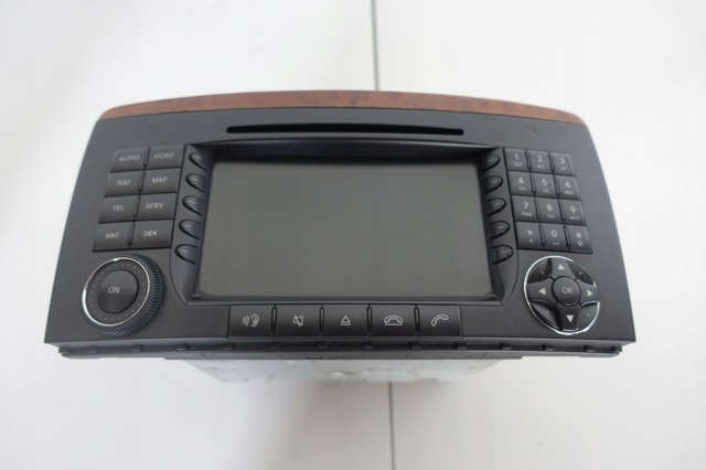 MERCEDES 2518200979 Магнитола (радио AM/FM) в наличии Чернигов