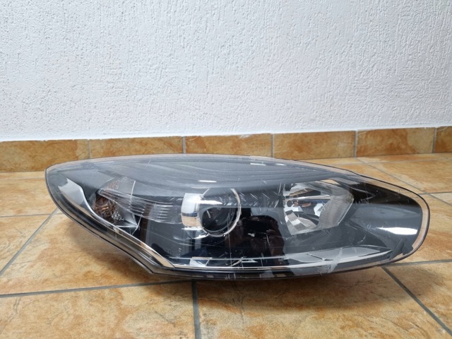 RENAULT 260103761R Фара правая в наличии Николаев