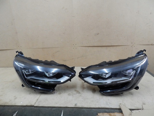 RENAULT 260103857R Правая фара в наличии Ирпень