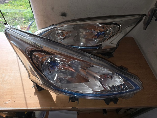 NISSAN 260104FA1A Правая фара в наличии Одесса