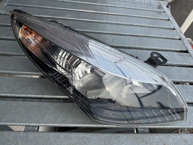 RENAULT 260105680R Правая фара в наличии Запорожье