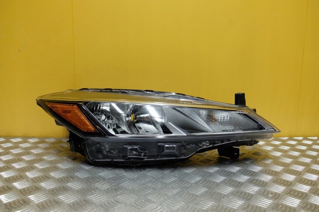 260105R00A NISSAN Правая фара купить в Ирпень