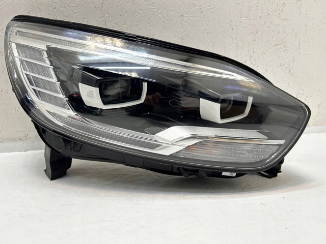 260107193R RENAULT Правая фара купить в Николаев