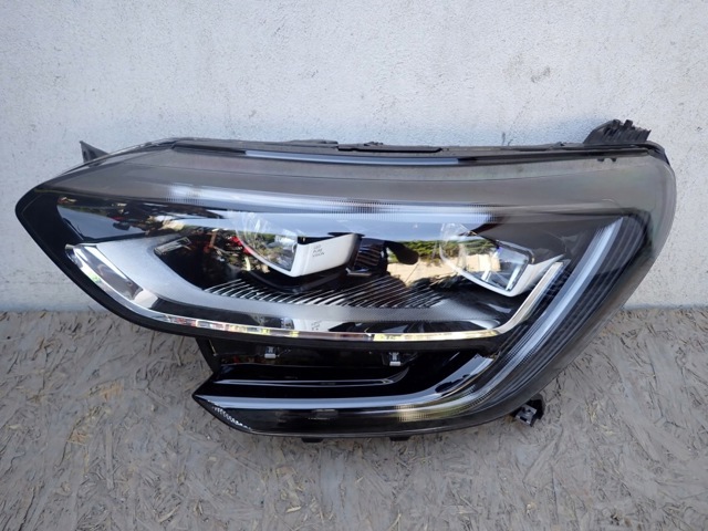 RENAULT 260602075R Левая фара в наличии Николаев