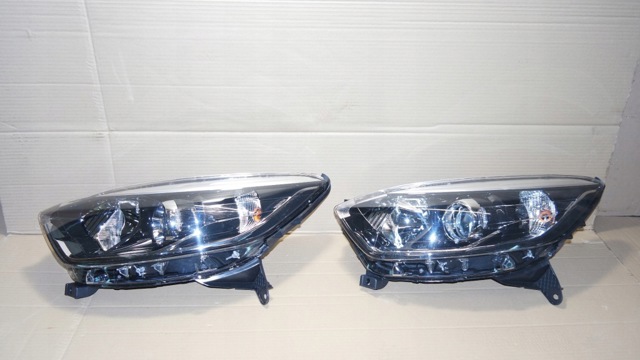 RENAULT 260609429R Левая фара в наличии Николаев