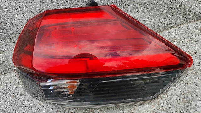 Задний правый внешний фонарь 265506FP0A NISSAN