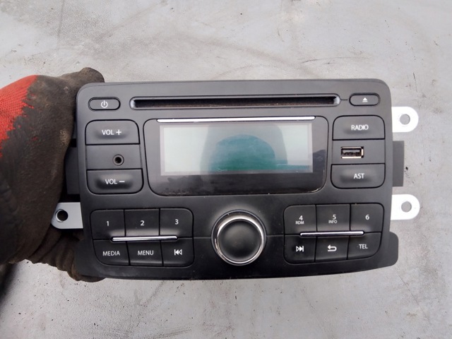 RENAULT 281155248R Магнитола (радио AM/FM) в наличии Ровно