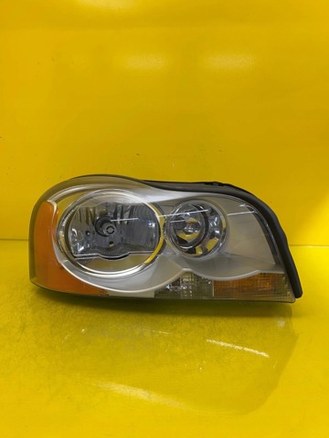 VOLVO 30678597 Правая фара в наличии Киев