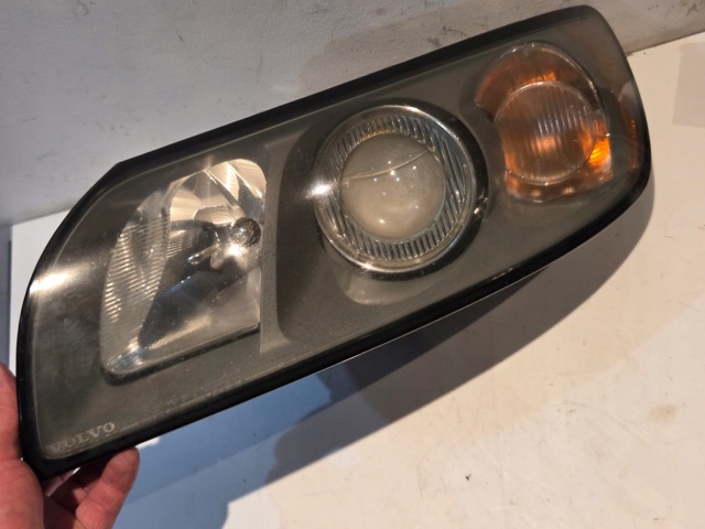30678912 VOLVO Левая фара купить в Черновцы
