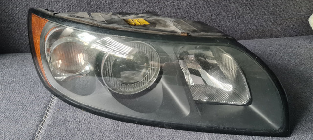 VOLVO 30698637 Правая фара в наличии Винница