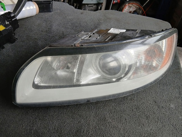 VOLVO 30763033 Фара левая в наличии Черновцы