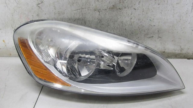 30763146 VOLVO Правая фара купить в Чернигов