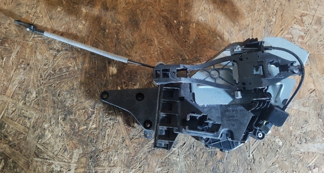 VOLVO 30784490 Замок двери задней левой в наличии Черкассы
