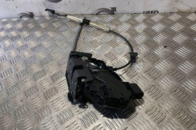VOLVO 30799315 Замок водительской двери в наличии Чернигов