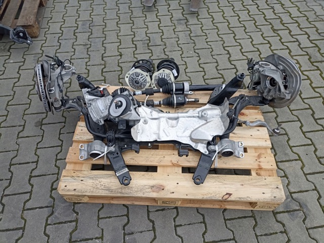 Подрамник передней подвески 31108836336 BMW