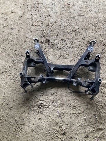 Передняя балка 31111095884 BMW