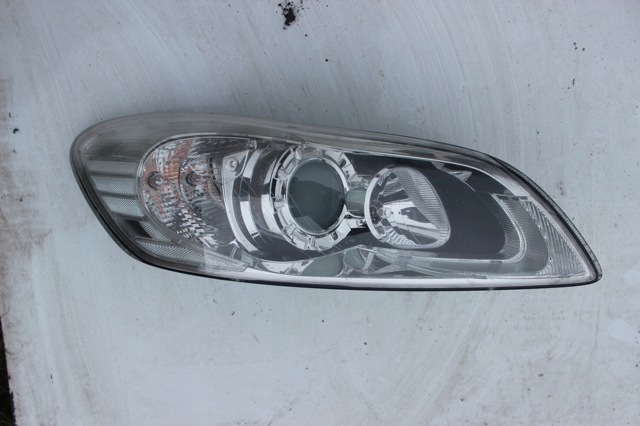 VOLVO 31214800 Правая фара в наличии Тернополь