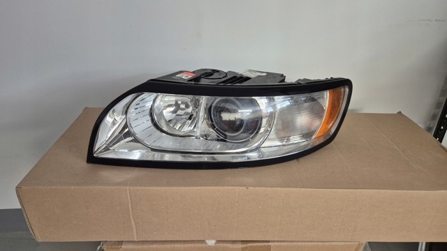 31299617 VOLVO Фара левая купить в Тернополь