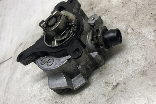 Вакуумный насос 31316688 VOLVO