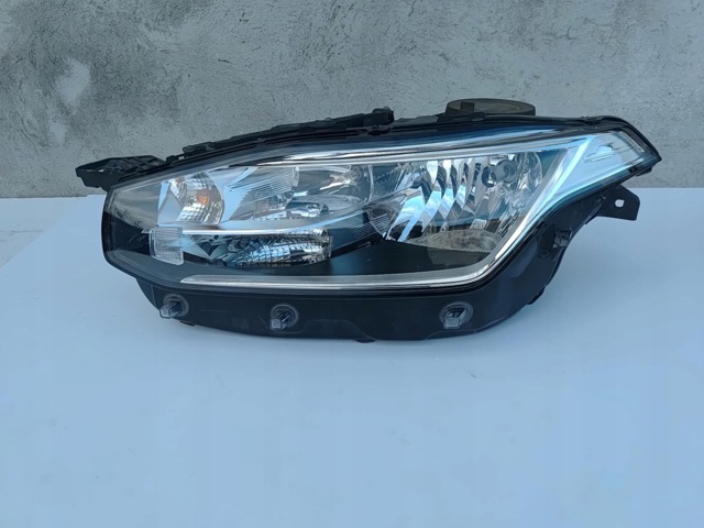 VOLVO 31353141 Левая фара в наличии Ровно