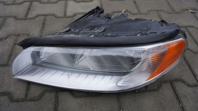 VOLVO 31383542 Левая фара в наличии Киев